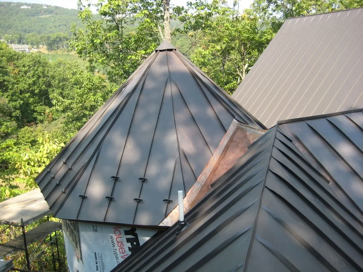 Professional Roof Tarp Installation by Craftsman Roofing in March Field